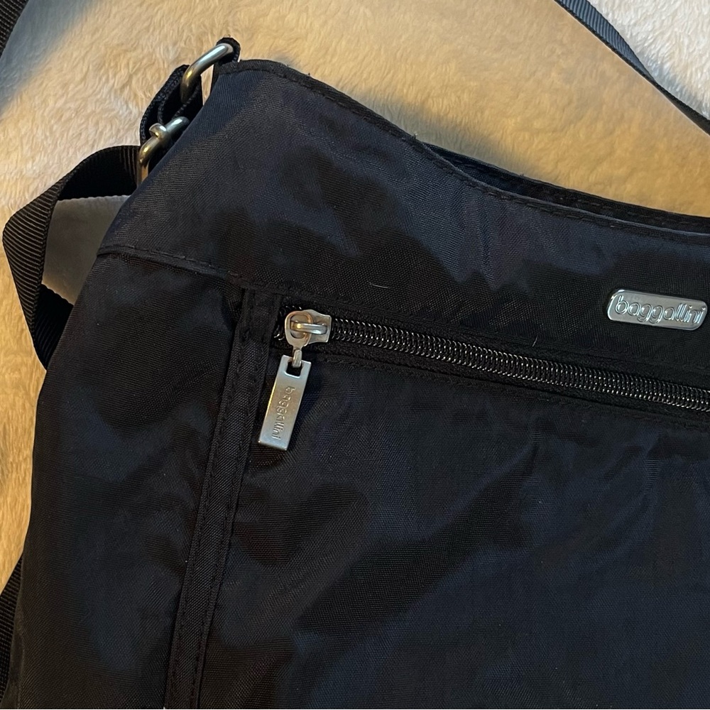 Baggallini Black Crossbody Bag - Picture 3 of 12
